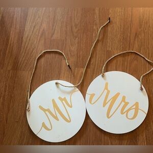 Mr & Mrs signs